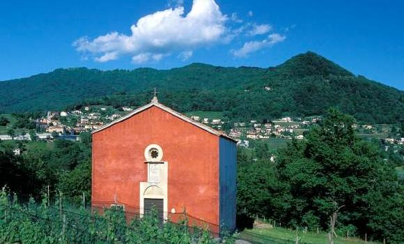Die Rote Kirche (Chiesa Rossa) von Castel San Pietro