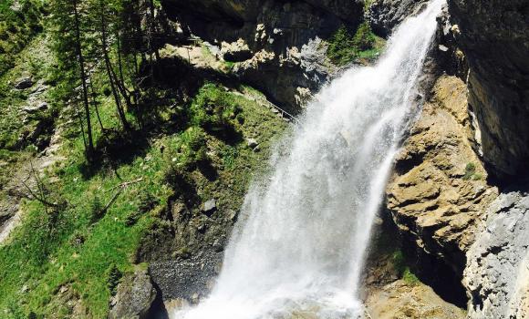 Erfrischende Wanderung zum Wasserfall Sprutz