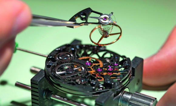 Watchmaking course at Initium