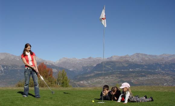 Swing Golf con vista sulle Alpi Bernesi