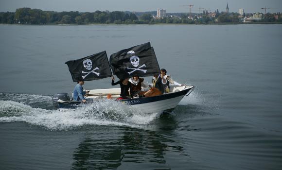 Assaut des pirates sur le lac